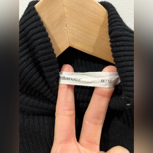 3/$20 Turtleneck sweater - Picture 2 of 3